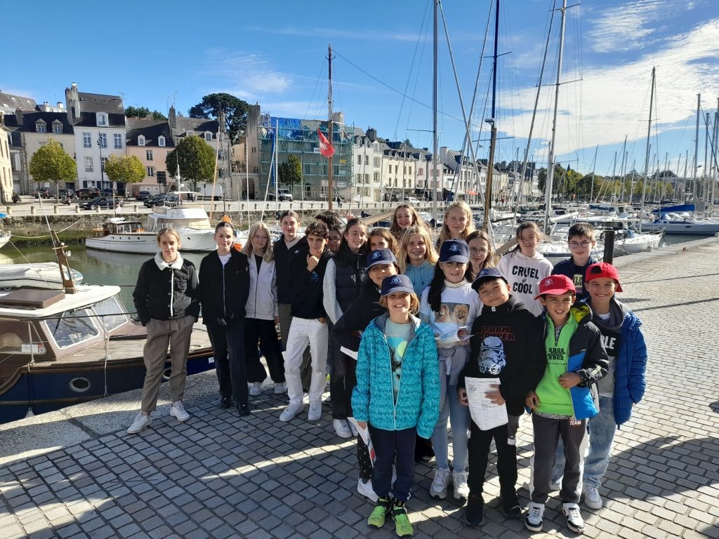 Accueil des jeunes de Tenerife au port de Vannes, collège Sacré-Cœur