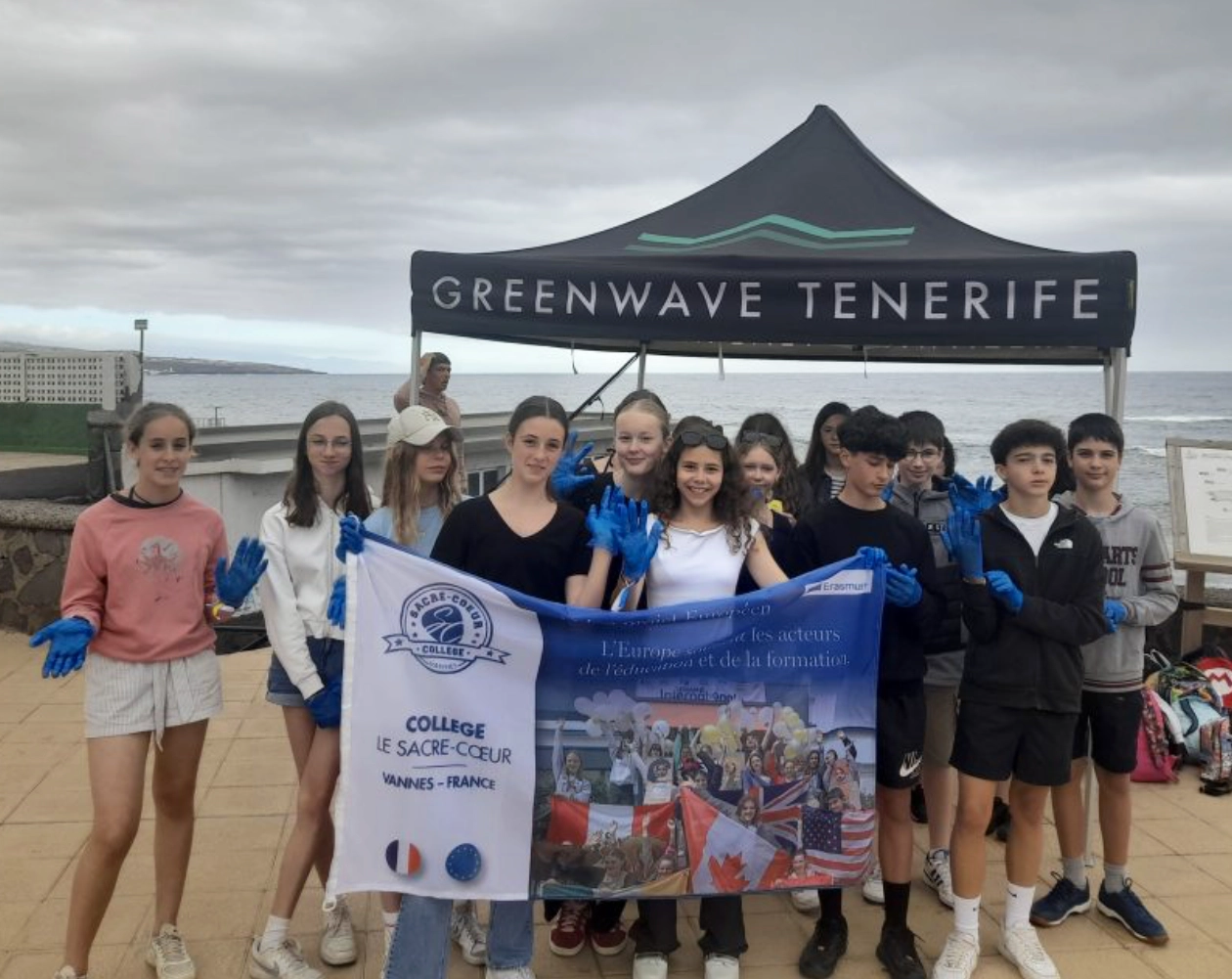 Nettoyage de la plage à Tenerife en Erasmus, collège Sacré-Cœur