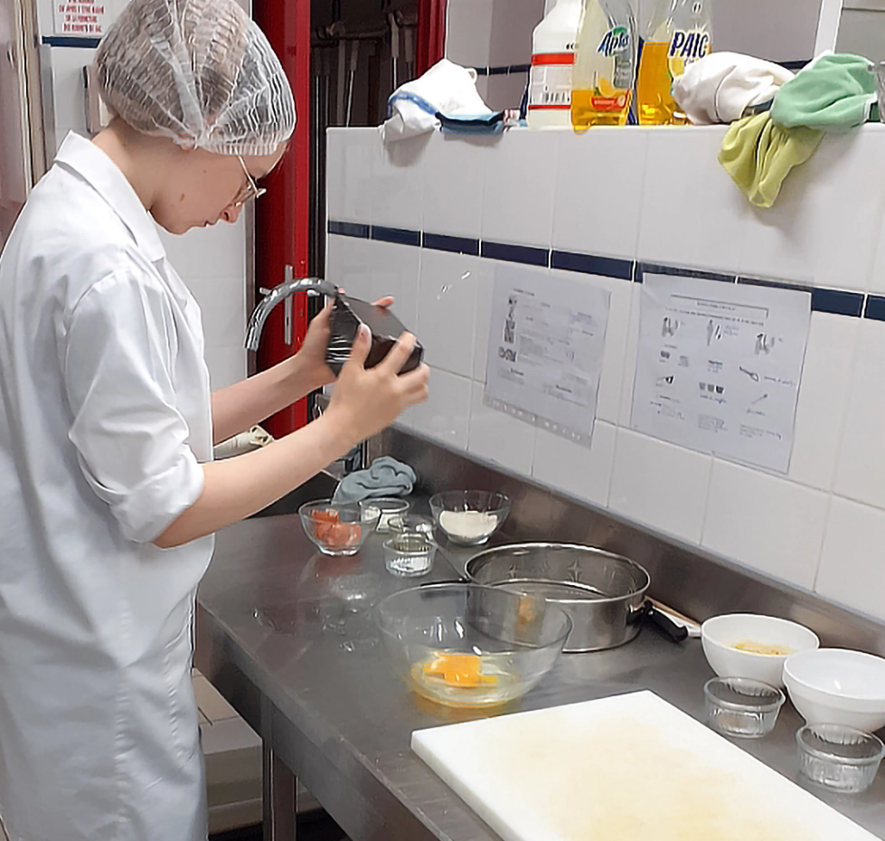 Élèves de SEGPA en atelier cuisine, collège Sacré-Coeur de Vannes